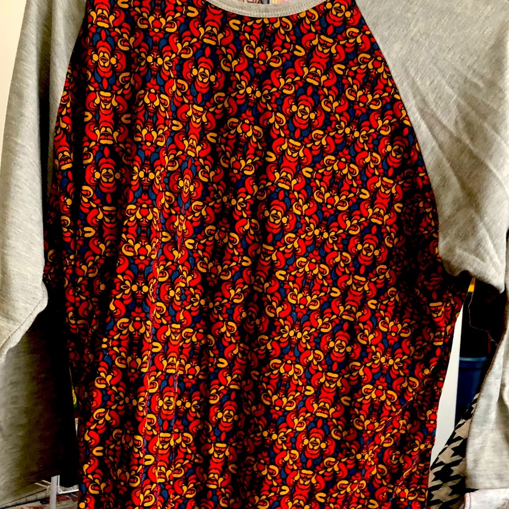LuLaRoe Randy baseball style shirt